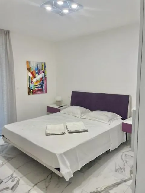 Appartement Saint Jhon à Menton 0*,  France